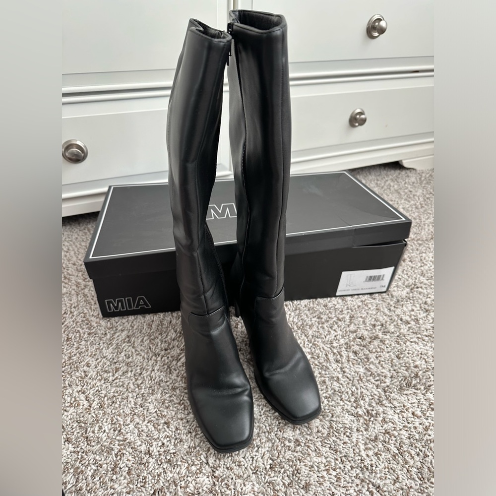 Mia black boots